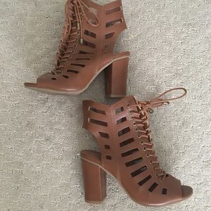 Healed straps lace up booties!